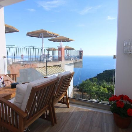 Lakones Deluxe Suites A Zewnętrze zdjęcie